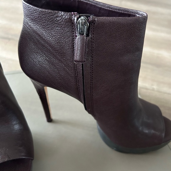 🔥PRICE⬇️ BCBGMAXAZRIA • Leather Platform Bootie • Purple • size 7M - Picture 8 of 9